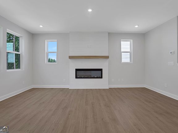 4th image of 155 Henley St #61