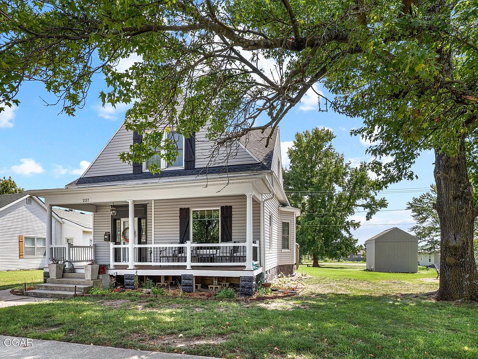 227 E Main St, Carterville, MO 64835 Zillow