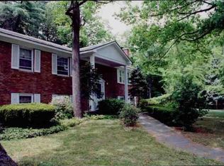 1205 Godfrey Ln, Niskayuna, NY 12309