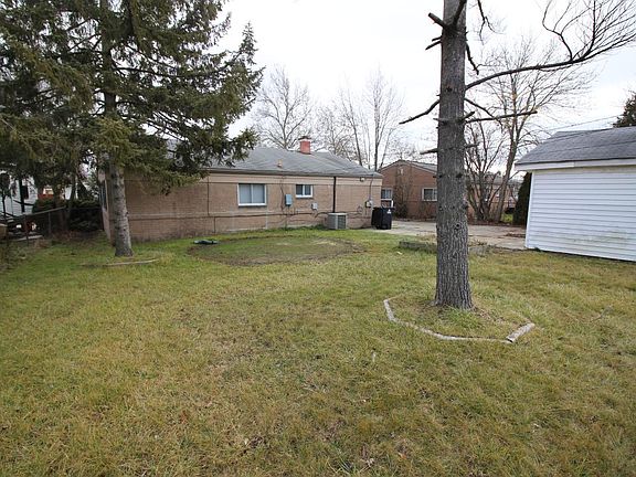 3rd image of 8345 Hillcrest Blvd