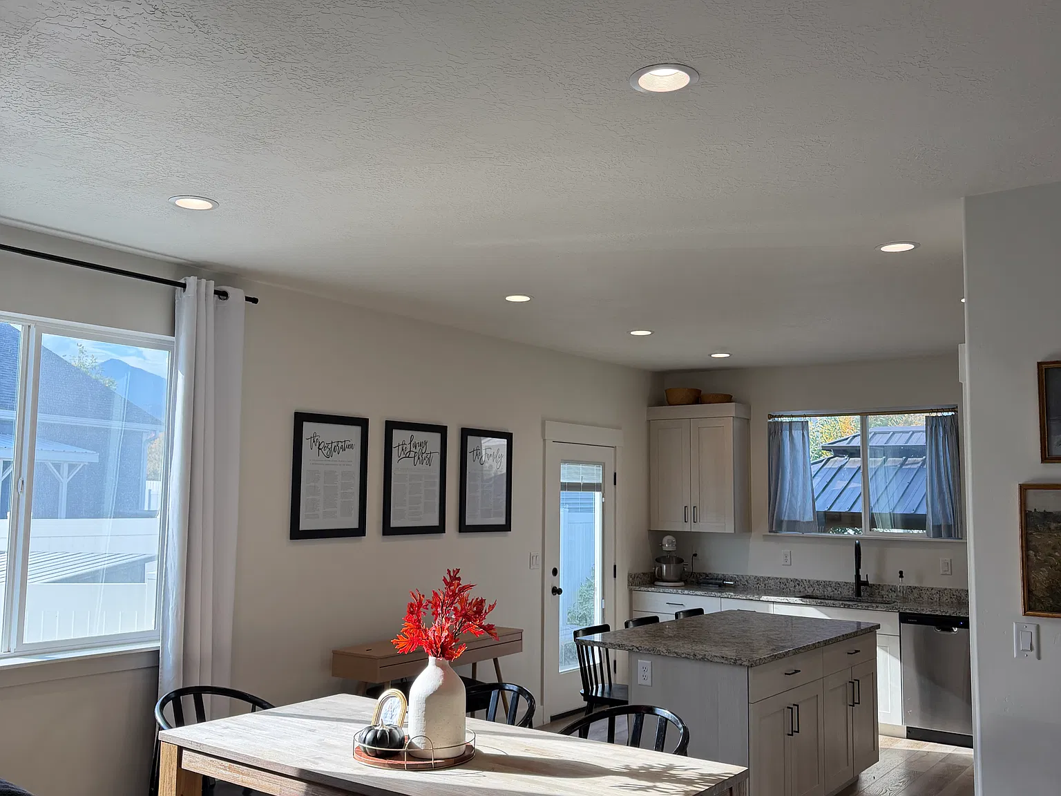 3 bed, 2.5 bath, 1900 sqft, $2,200 — Photo 3