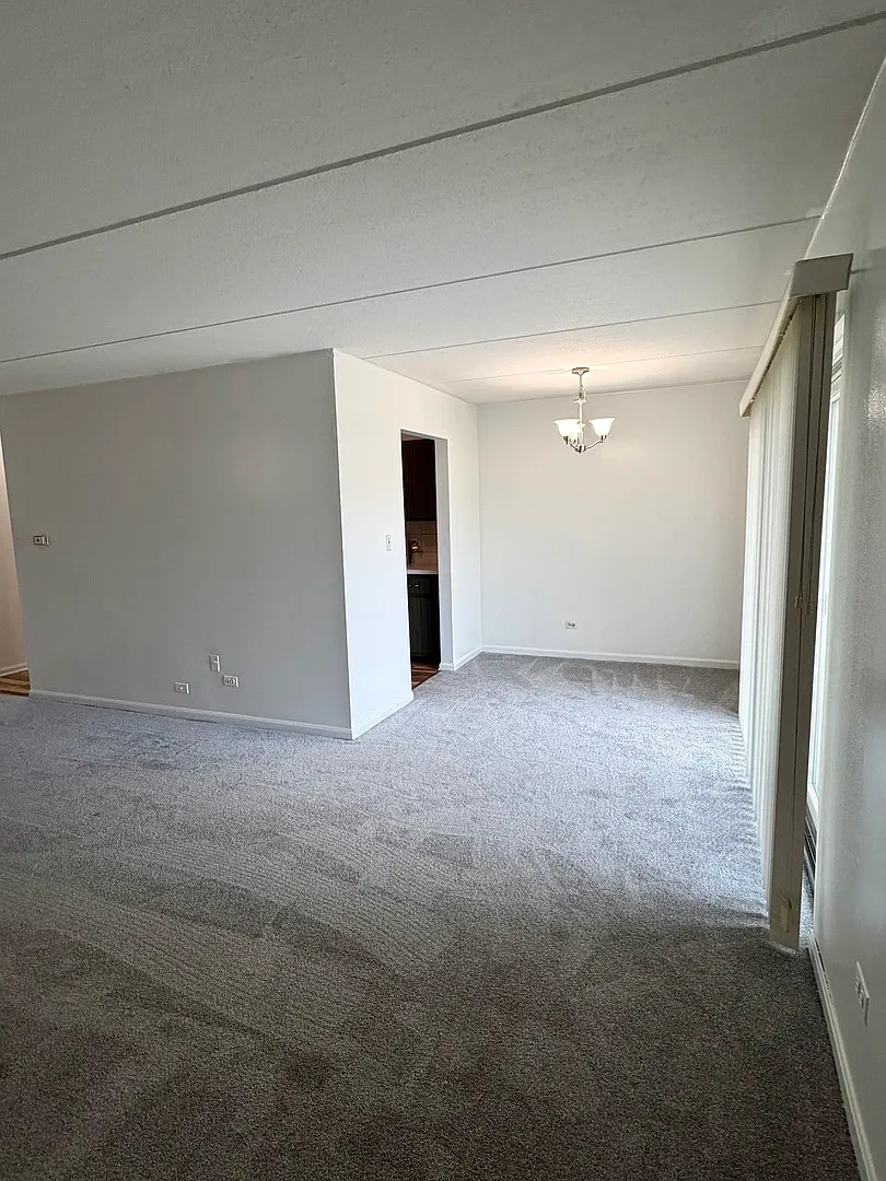 2 bed, 1000 sqft, $1,700 — Photo 3