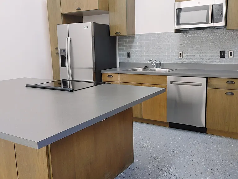 Helix Realty- The Original SOHO LOFTS — Photo 45