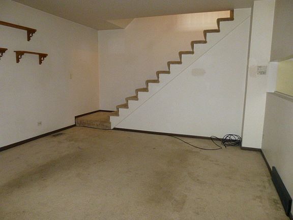 3rd image of 29W535 Winchester Cir N Unit 2