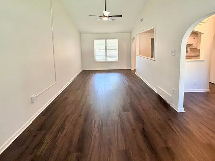 3 bed, 2.0 bath, 1567 sqft, $1,810 — Photo 2