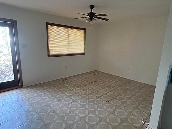 4th image of 2256 Cunard Ave