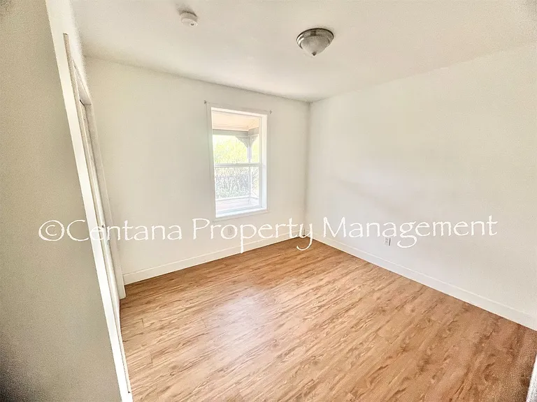 2205 Locust St — Photo 8