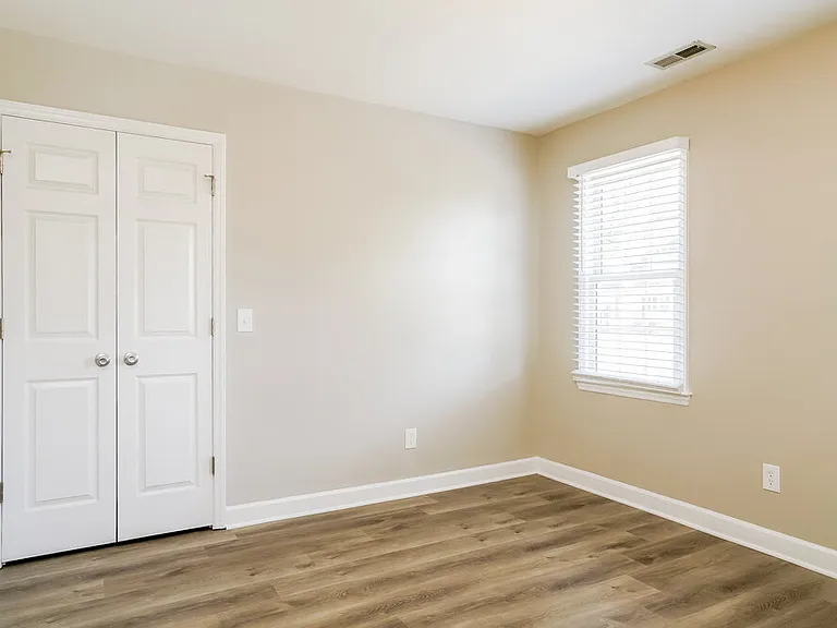 983 Saint Catherines Dr — Photo 16