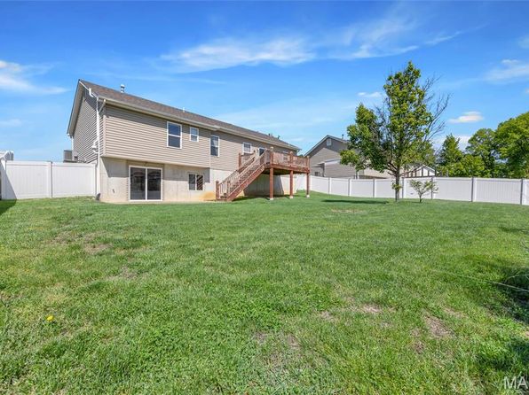 55 Swaying Pine Ln, Winfield, MO 63389