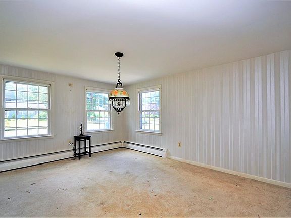 5th image of 106 Waterman St