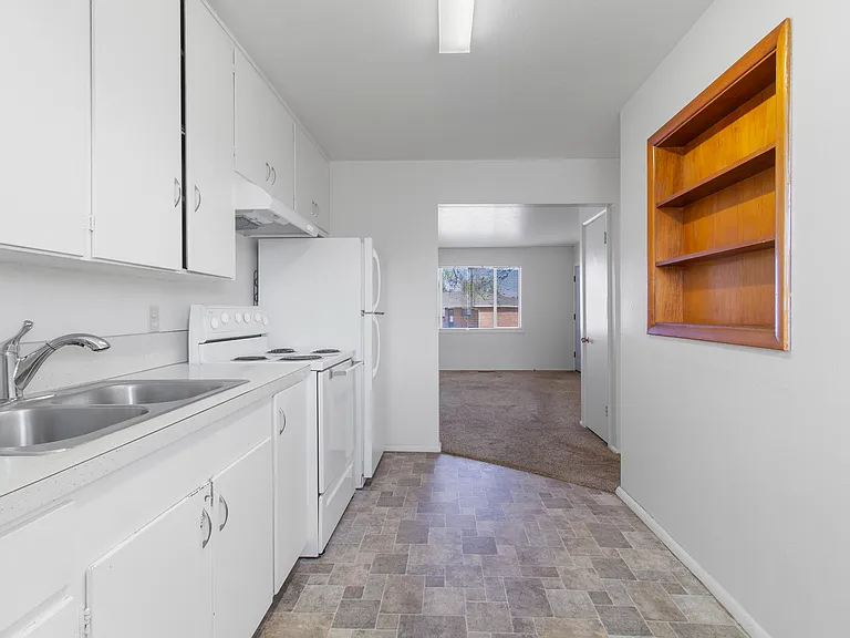 1344 Elmwood Cir — Photo 12
