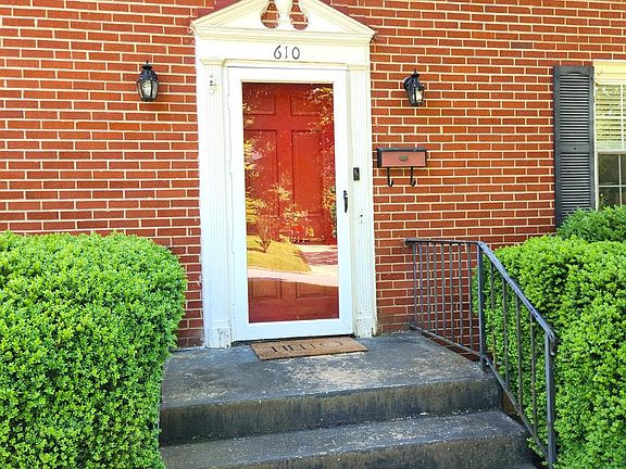 5th image of 610 Dumas St