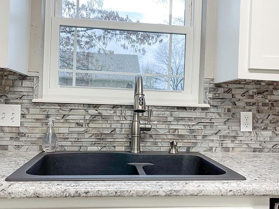 5th image of 9700 Bryn Mawr Cir