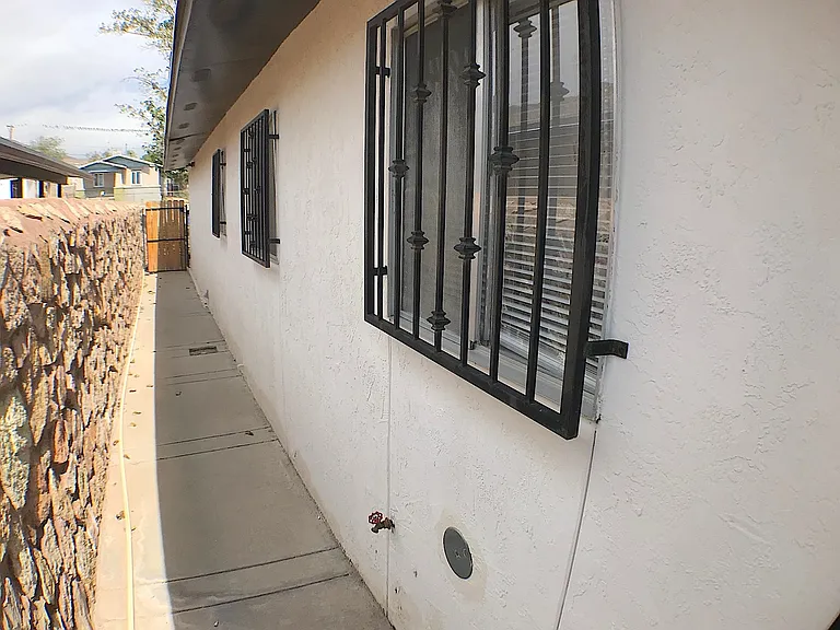 2418 Pittsburg Ave — Photo 25