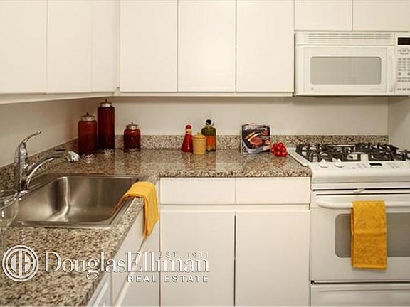 3rd image of 420 E 54th St APT 8D