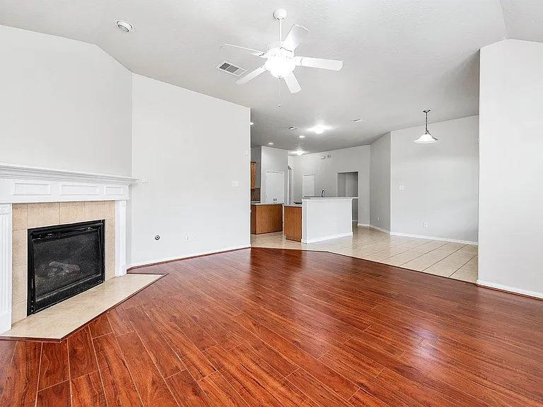 927 Hannah Falls Ln — Photo 17