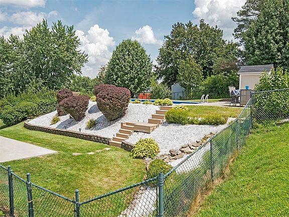 4th image of 217 Cameron Dr