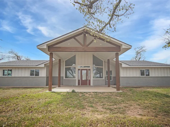 101 Brad St, Jacksboro, TX 76458