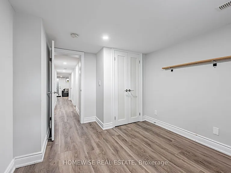 68 Fairleigh Cres #LOWER — Photo 10