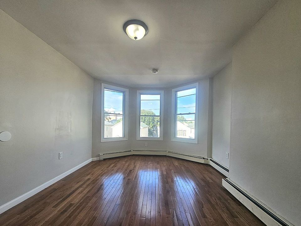 2nd image of 139 Wilkinson Ave APT 3L