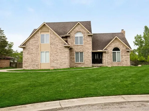 6485 Hickory Hollow Ct, Flint, MI 48532