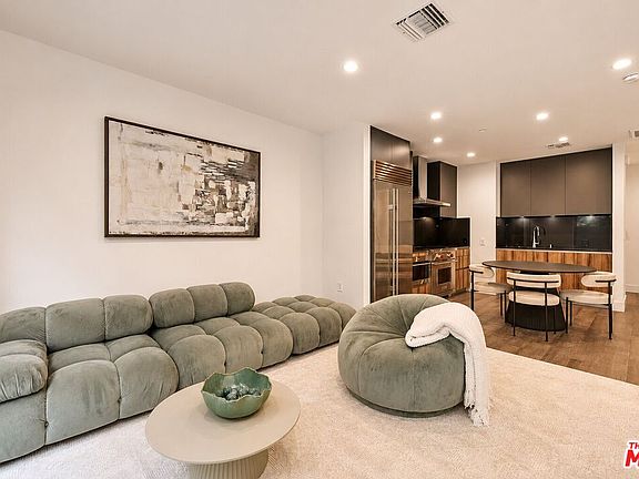 4th image of 728 N Sweetzer Ave #112