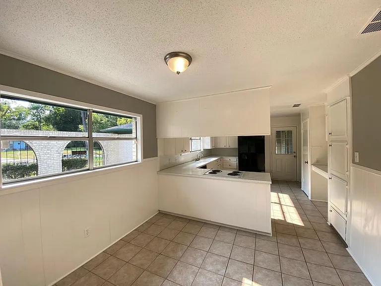 410 Cordell Dr — Photo 9