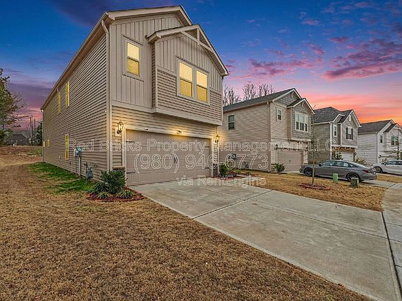 3rd image of 11948 Red Leaf Dr