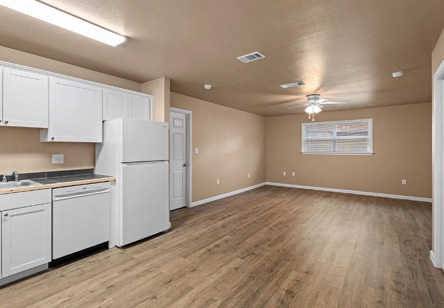 203 S Commerce St — Photo 3
