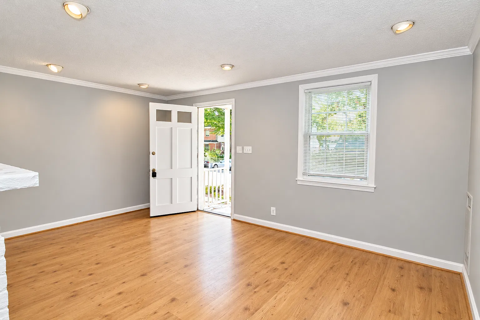 3 bed, 1300 sqft, $2,700 — Photo 3
