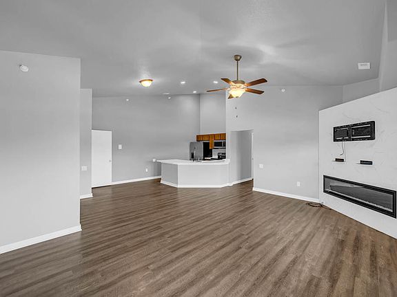 3rd image of 2503 NE Oak Dr Unit 8