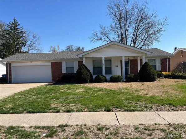 2416 Headland Dr, Saint Charles, MO 63301
