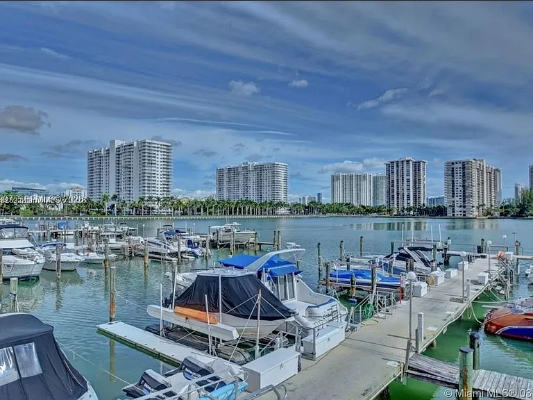 18061 Biscayne Blvd #1204 — Photo 26