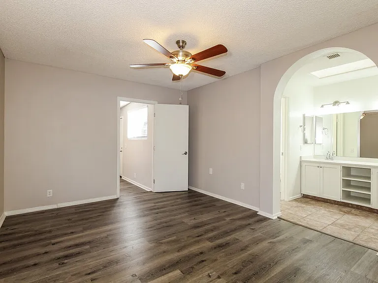 1101 W Wickieup Ln — Photo 9