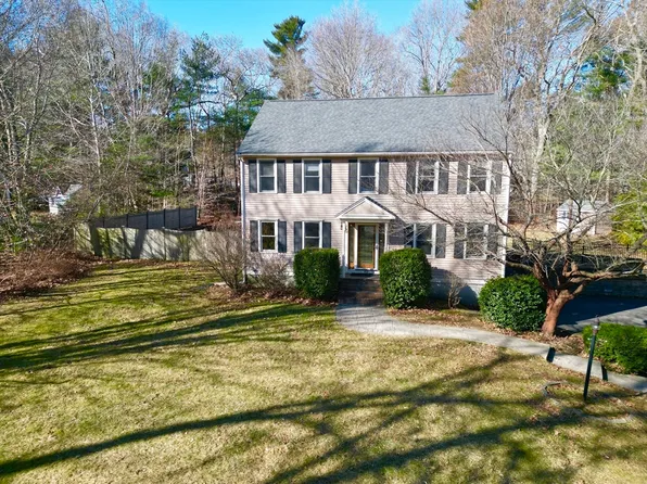 62 Stoney Weir Rd, Halifax, MA 02338