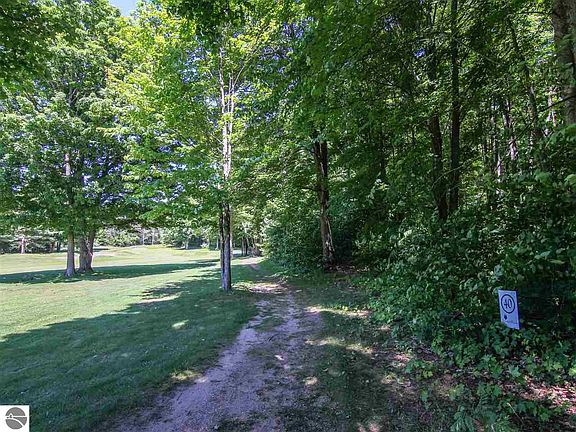 2nd image of 40 Mountain Woods Dr Unit 0