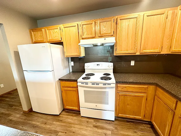 2102 N Yellowstone St — Photo 16