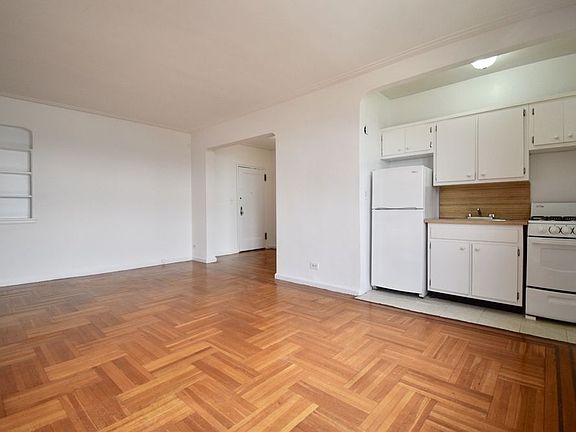 4th image of 200 Haven Ave APT 4K