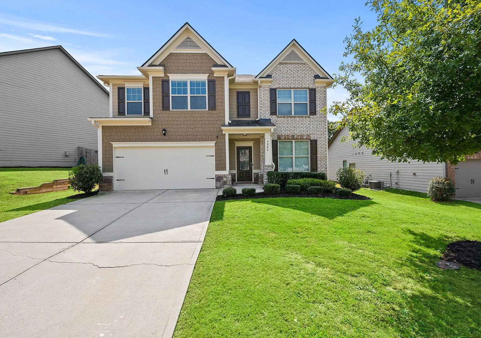 Spacious 5BR/3.5BA Home in Tallant Farms | Swim/Tennis Community — Photo 1