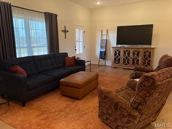 2nd image of 443 Coyote Rdg