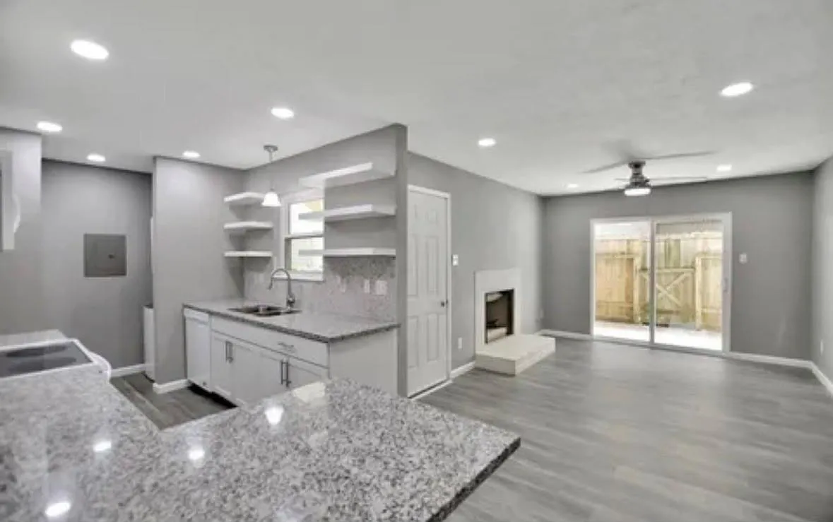 2 bed, 2.0 bath, 794 sqft, $1,575 — Photo 4