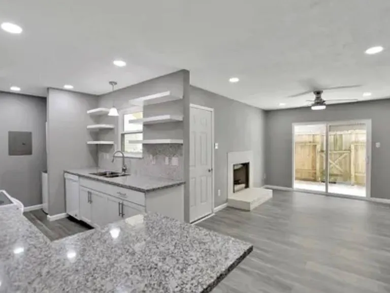 7600 Emmett F Lowry Expy #313 — Photo 4