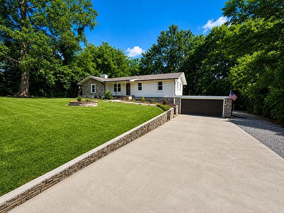 2nd image of 108 Hickory Hills Dr