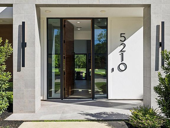 4th image of 5210 Manor Dr