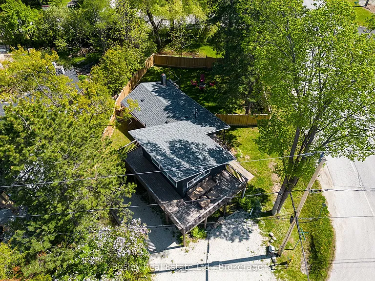102 Helen St — Photo 35