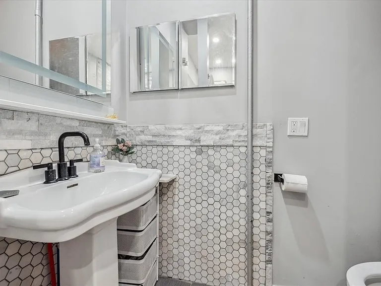 46 Beacon St #1 — Photo 10