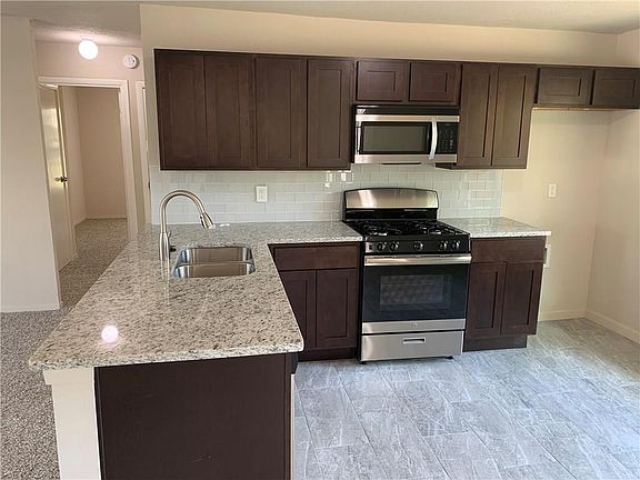 3rd image of 826 E Vista Dr