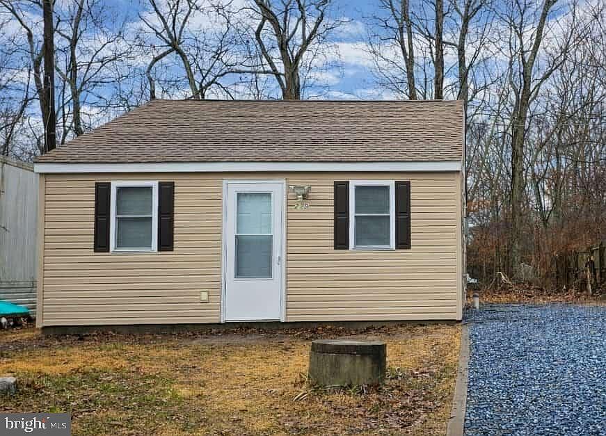 1st image of 229 Iris Rd