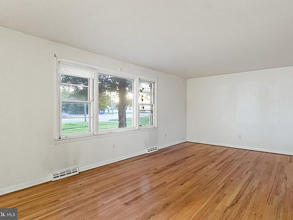 5th image of 502 E Basin Rd