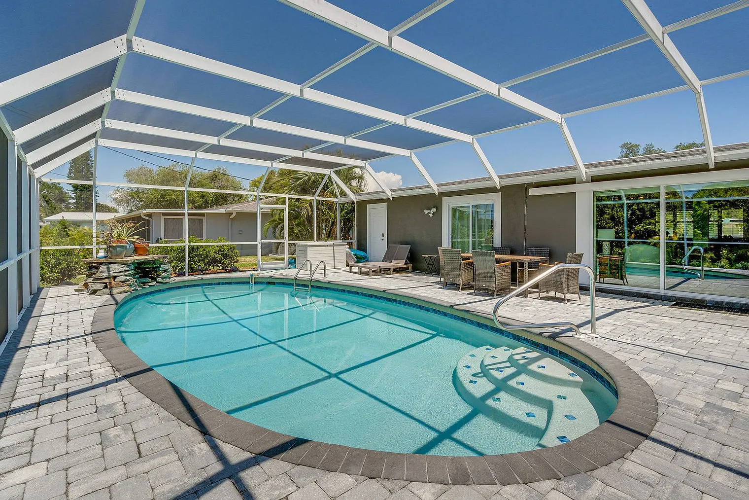 3 bed, 3.0 bath, 1797 sqft, $7,725 — Photo 2